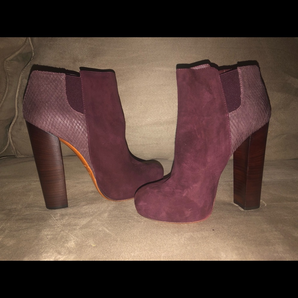 Brian Atwood BFPARAMOUR WINE/DBROW SU